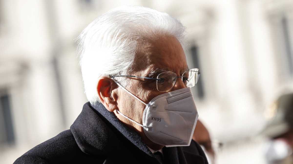 Immagine di Quirinale, Pd e M5s pronti a un segnale per Mattarella: "Supererà i 300 voti". La porta del bis non è chiusa