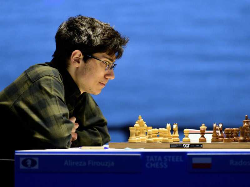 Lo scacchista Alireza Firouzja nel round finale del torneo Tata Steel (foto Ansa) <br />