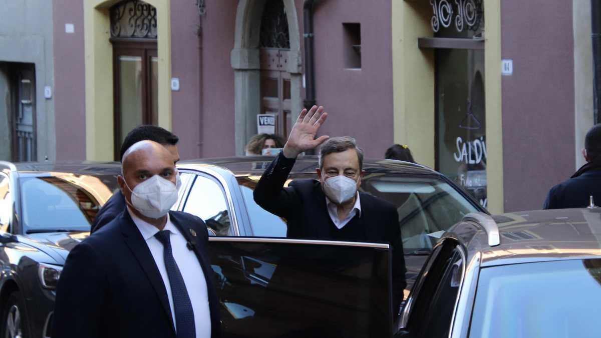 Immagine di Mattarella bis, lunedì Draghi riunirà i ministri congiurati. Viaggio fra le macerie dei partiti