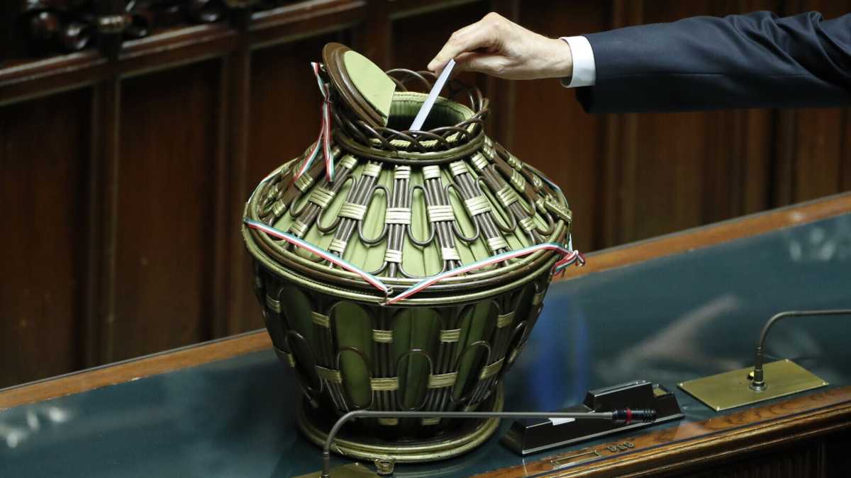 Immagine di Nulla cambia, sì, ma per cambiare tutto. W il bis di Mattarella