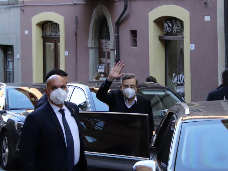 Mattarella bis, lunedì Draghi riunirà i ministri congiurati. Viaggio fra le macerie dei partiti