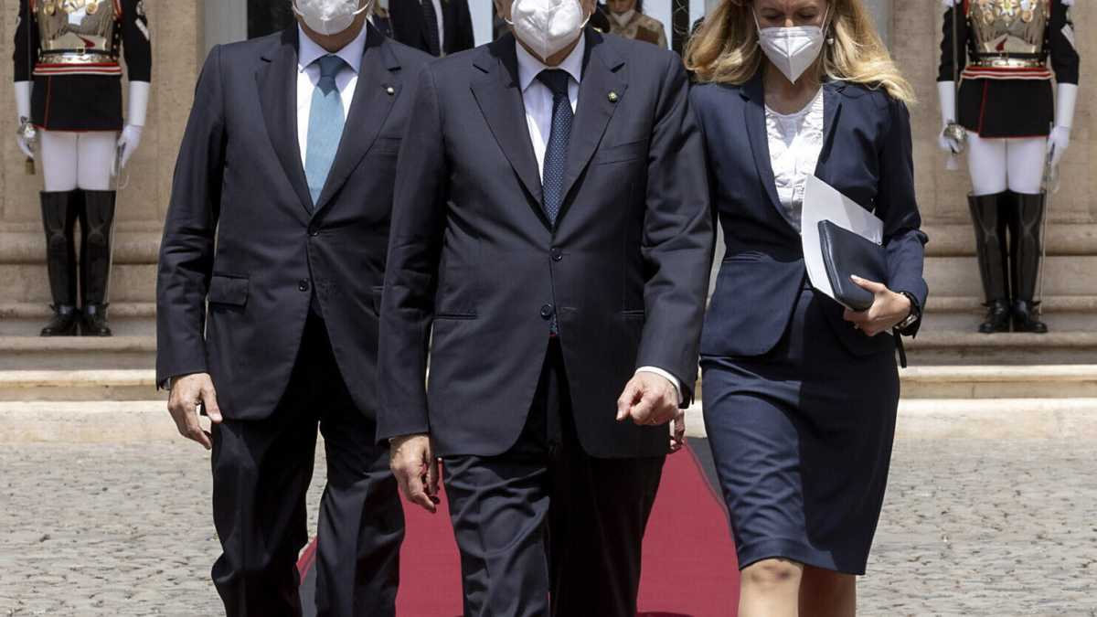 Immagine di Mattarella bis, ecco chi sono tutti gli uomini del presidente e chi è la first lady