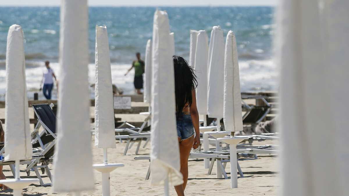 Immagine di Dalle spiagge alle caserme, l'Italia è ricca ma sciupona