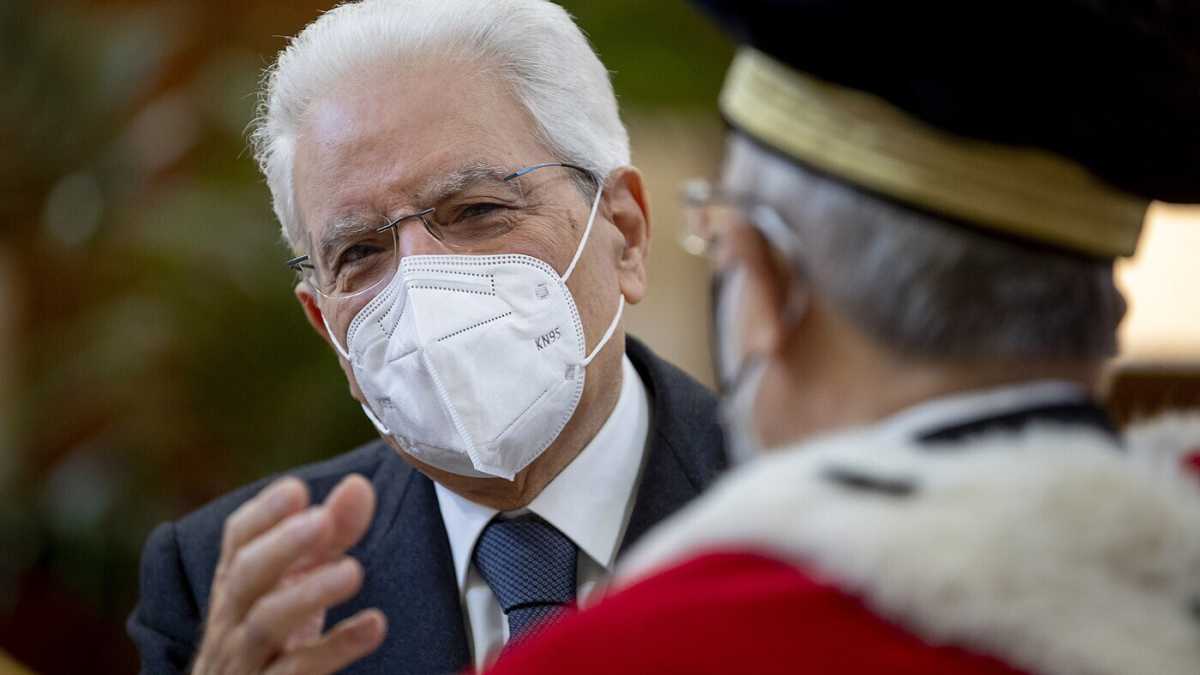 Immagine di Sassolini nelle scarpe del Presidente Mattarella