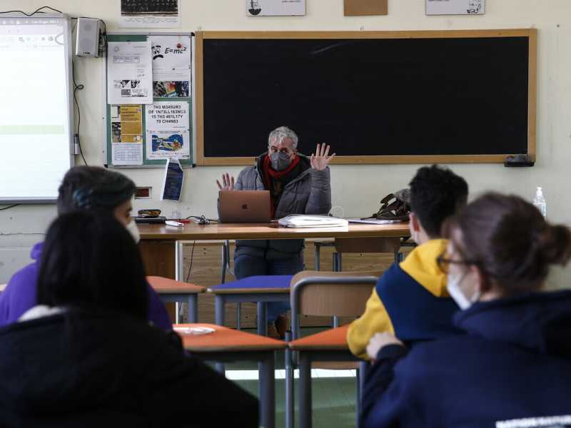 Contro il virus a scuola. Il buon esempio delle soluzioni fai-da-te