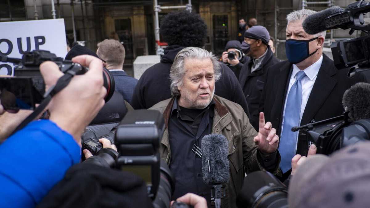 Immagine di Bannon è stato espulso dai social ma un magnate dei media lo ha tenuto in onda