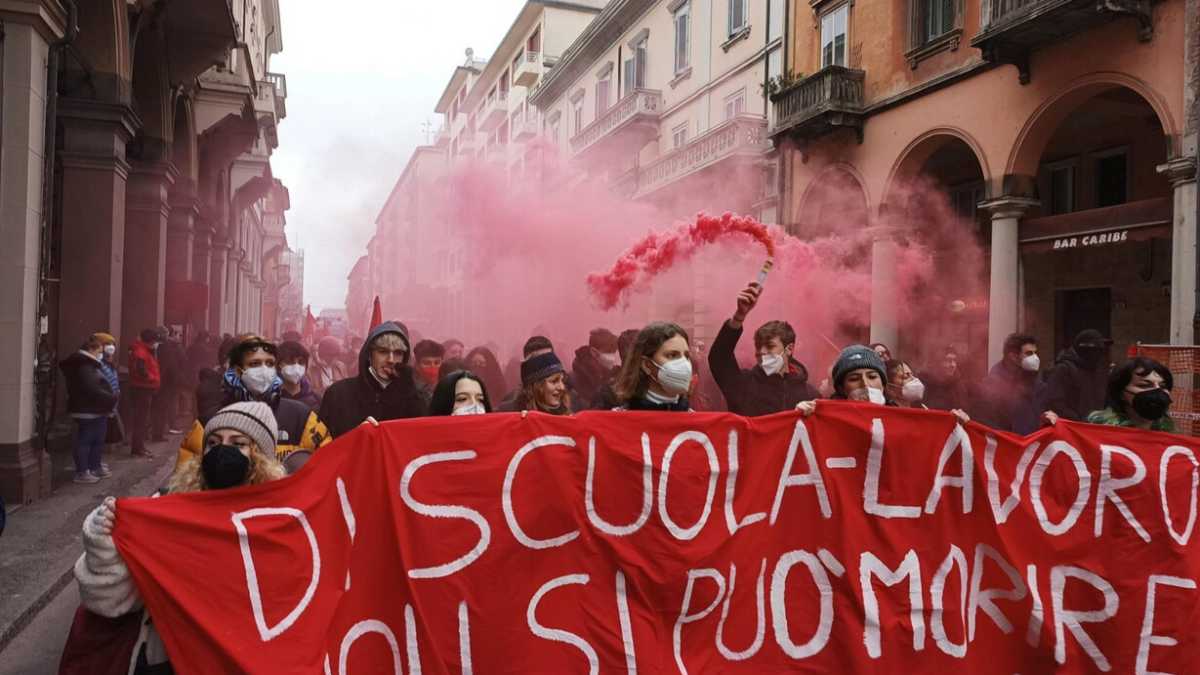 Immagine di Spiace per i ragazzi caricati dalla polizia. Anche perché la colpa non è loro