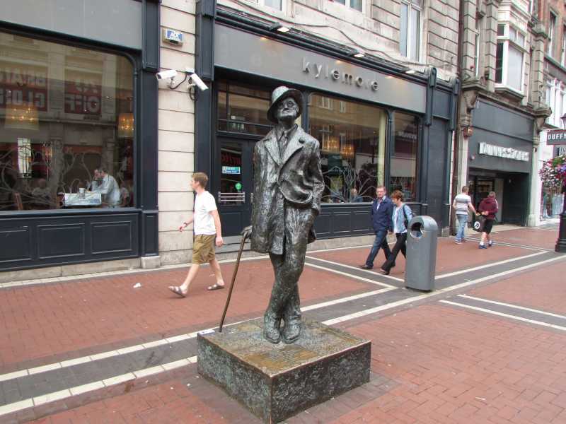 La statua di James Joyce a Dublino (Wikimedia common)
