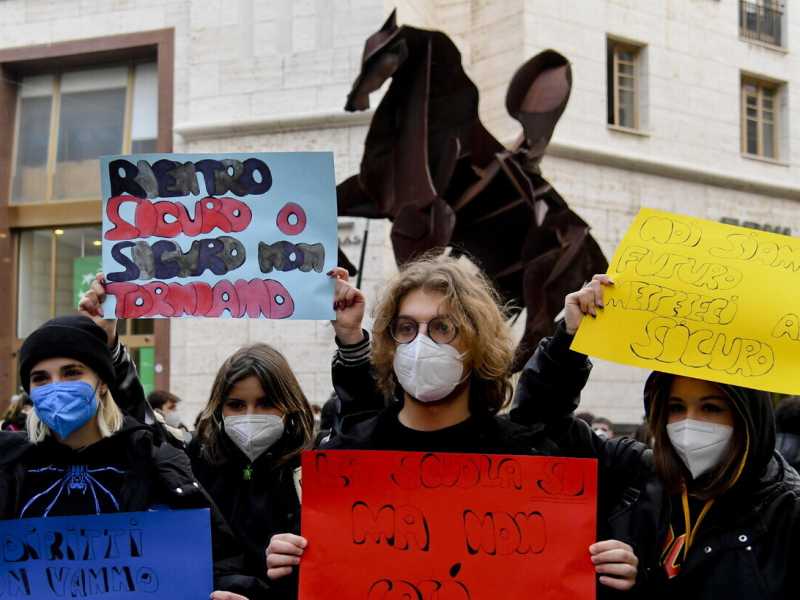 Svolta, cancellata la Dad alle elementari per i vaccinati. La Lega non vota