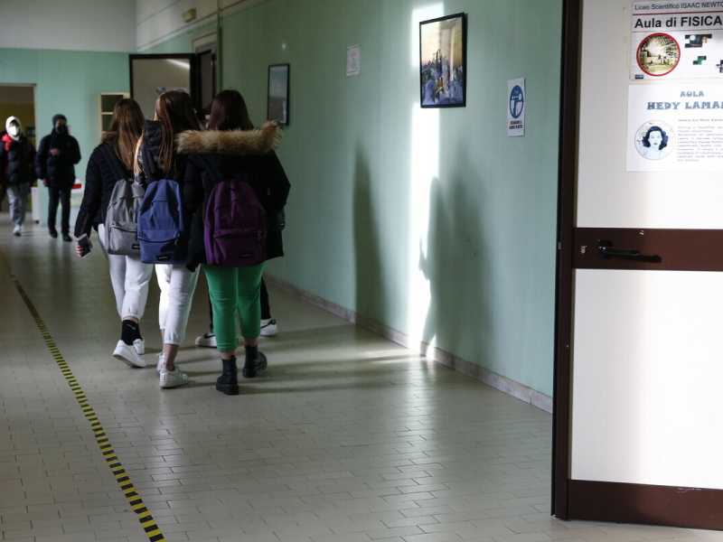 C'è l'ok del Cts alla quarantena ridotta a scuola. Via la dad per chi ha il vaccino