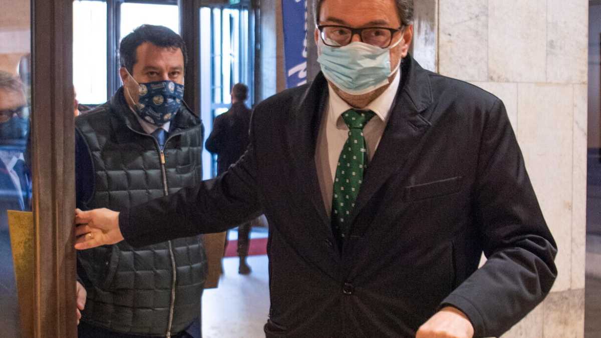 Immagine di Salvini va al Mise per incontrare Giorgetti. Che chiede un mandato pieno