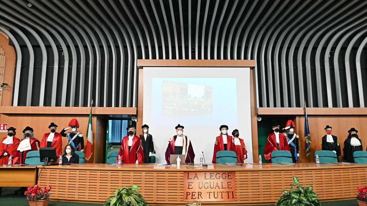 Immagine di Aggrapparsi a Draghi e Mattarella ed evitare il tracollo istituzionale