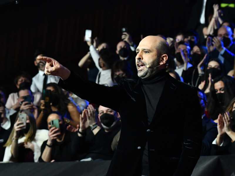 Checco Zalone a Sanremo 2022 (LaPresse)