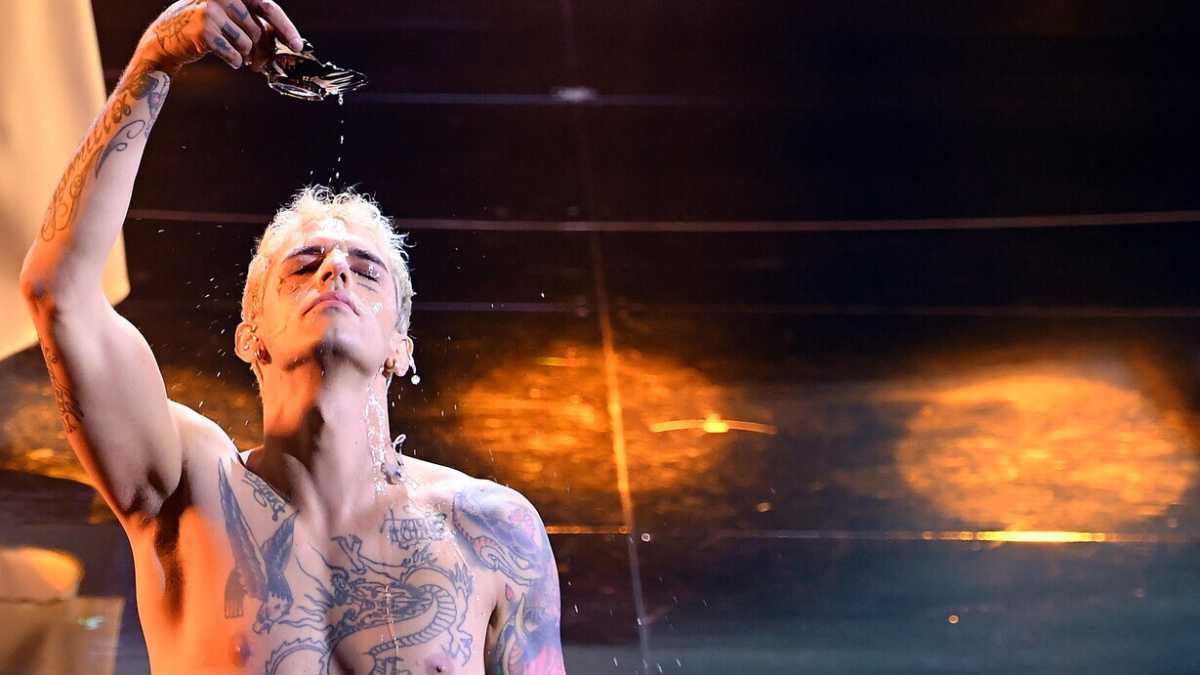 Immagine di In un mondo ideale l'Osservatore Romano non commenterebbe Achille Lauro a Sanremo
