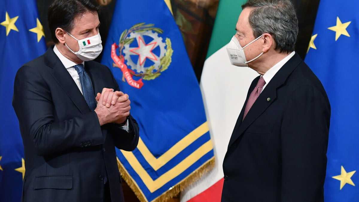 Immagine di Conte va da Draghi a Palazzo Chigi. E attacca Di Maio: "Correnti vietate da statuto M5s"