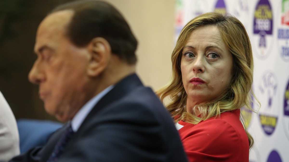Immagine di Il Cav. contro l'"ingrata" Meloni. E Mediaset valuta di tagliarle le ospitate tv