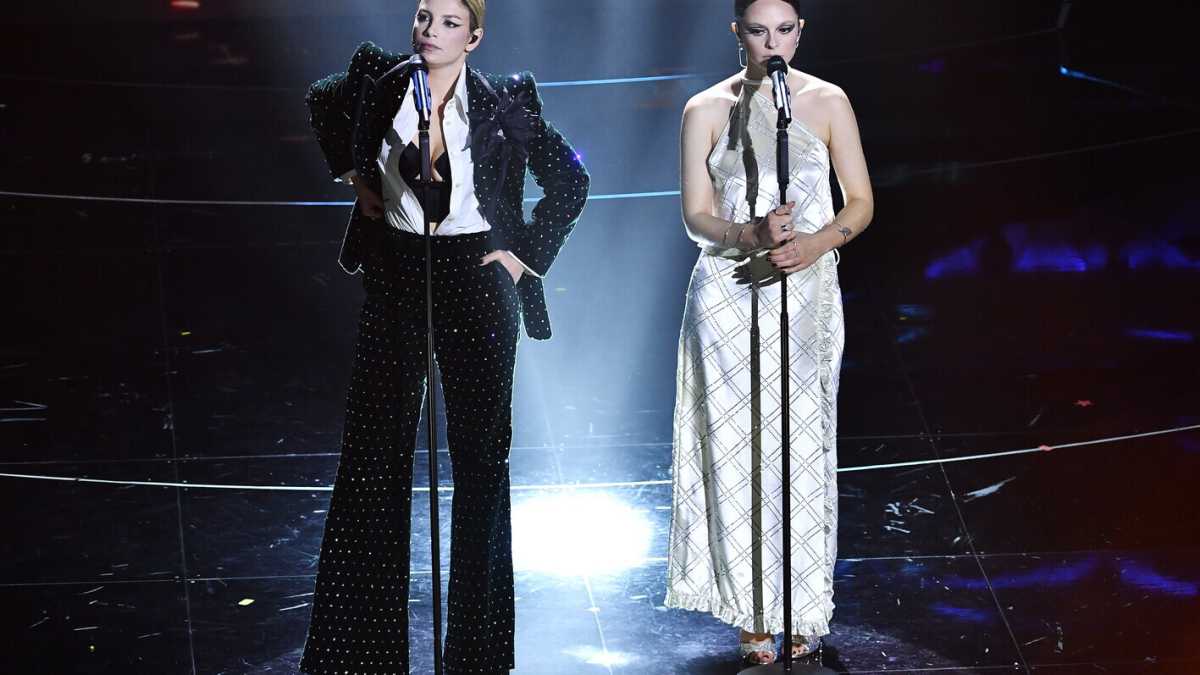 Immagine di Sanremo, la quarta: Elisa sembra la principessa di Frozen e il paese si ferma