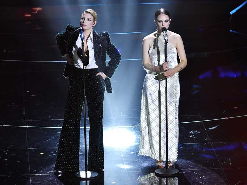 Sanremo, la quarta: Elisa sembra la principessa di Frozen e il paese si ferma