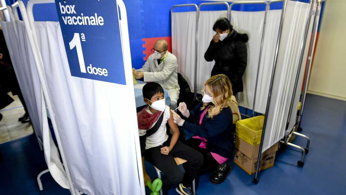 Immagine di Vaccini, Aifa: ecco i numeri dei casi avversi. "I decessi correlabili sono 22"