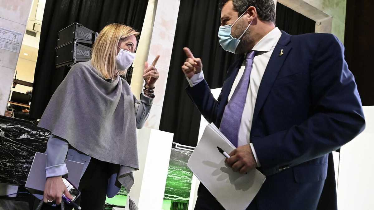 Immagine di Riparte l'assalto di Meloni a Salvini: "Cacciare Speranza e Lamorgese"