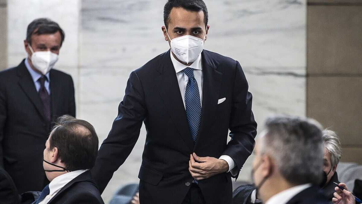 Immagine di Delle 5 stelle ne resterà una: Di Maio, Bel Ami del grillismo
