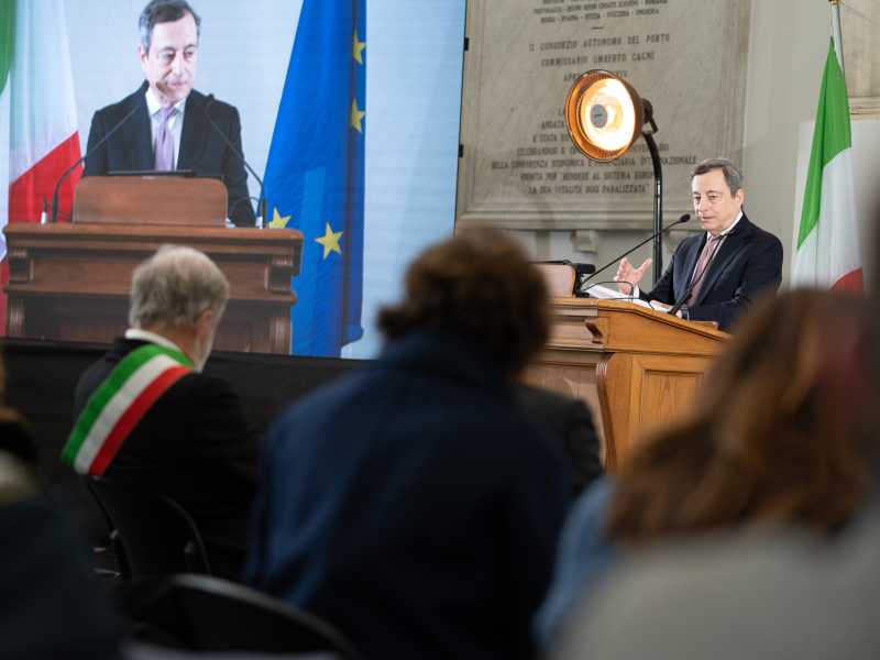 Bollette, Draghi: "Nei prossimi giorni arriverà un intervento di ampia portata"