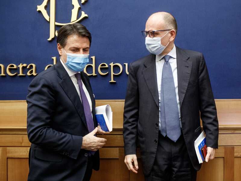 I timori di Letta su Conte: "Le tensioni del M5s non si scarichino sul governo"