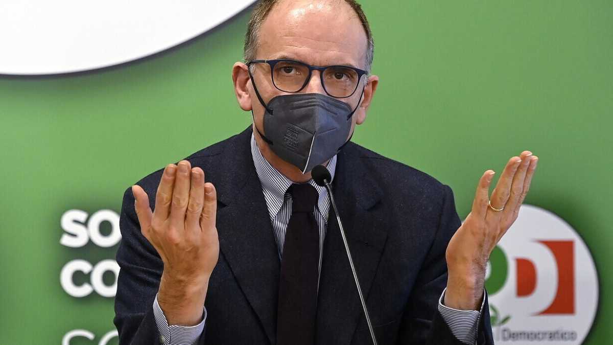 Immagine di Letta riunisce la segreteria del Pd e conferma la sua strategia: galleggiare
