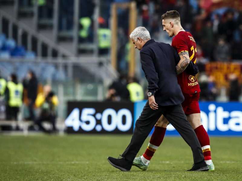 Jos&egrave; Mourinho e Nicol&ograve; Zaniolo (Foto: Ansa)