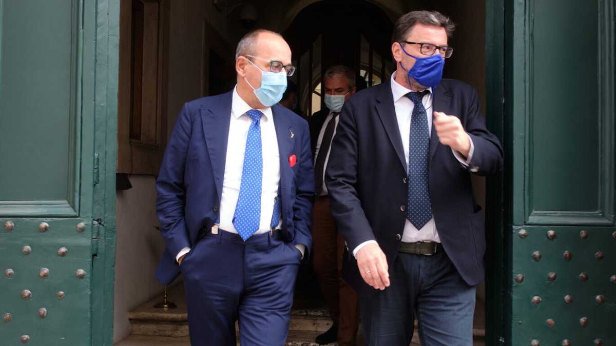 Immagine di Bagnai smentisce Giorgetti: "Il Superbonus va difeso". Salvini lo segue