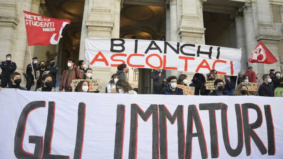 Immagine di Cari studenti, scusateci. Non siamo stati in grado di aiutarvi