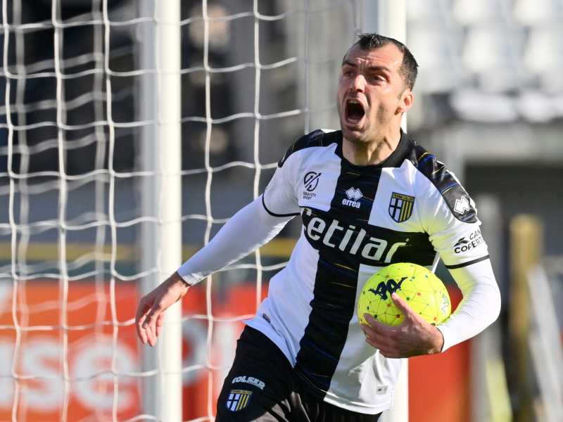 Goran Pandev con la nuova maglia del Parma, esulta dopo il gol al Pordenone (LaPresse)
