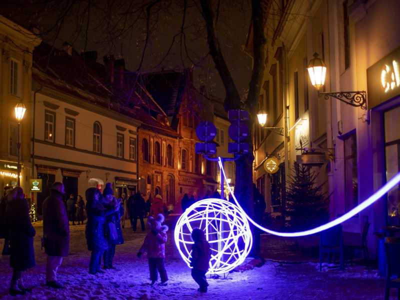 Festival delle luci a Vilnius in Lituania, gennaio 2022 (AP Photo/Mindaugas Kulbis)&nbsp;<br />
