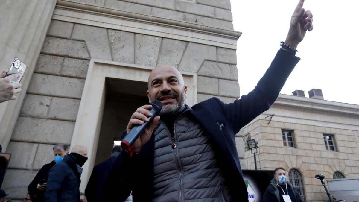 Immagine di Salvini perde pezzi in Senato. De Vecchis passa con Paragone: "Basta governare con la sinistra"