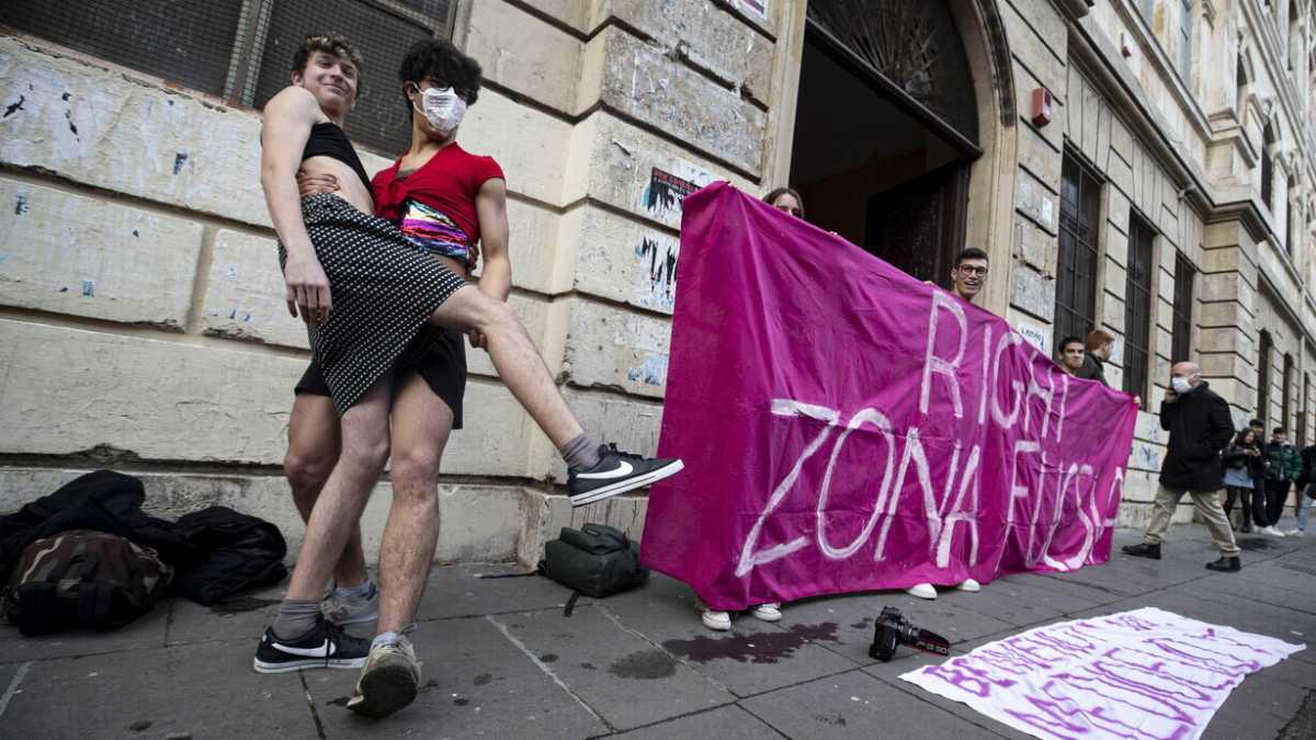 Immagine di L’uguaglianza tra uomini e donne non si fa con i ragazzi in gonna