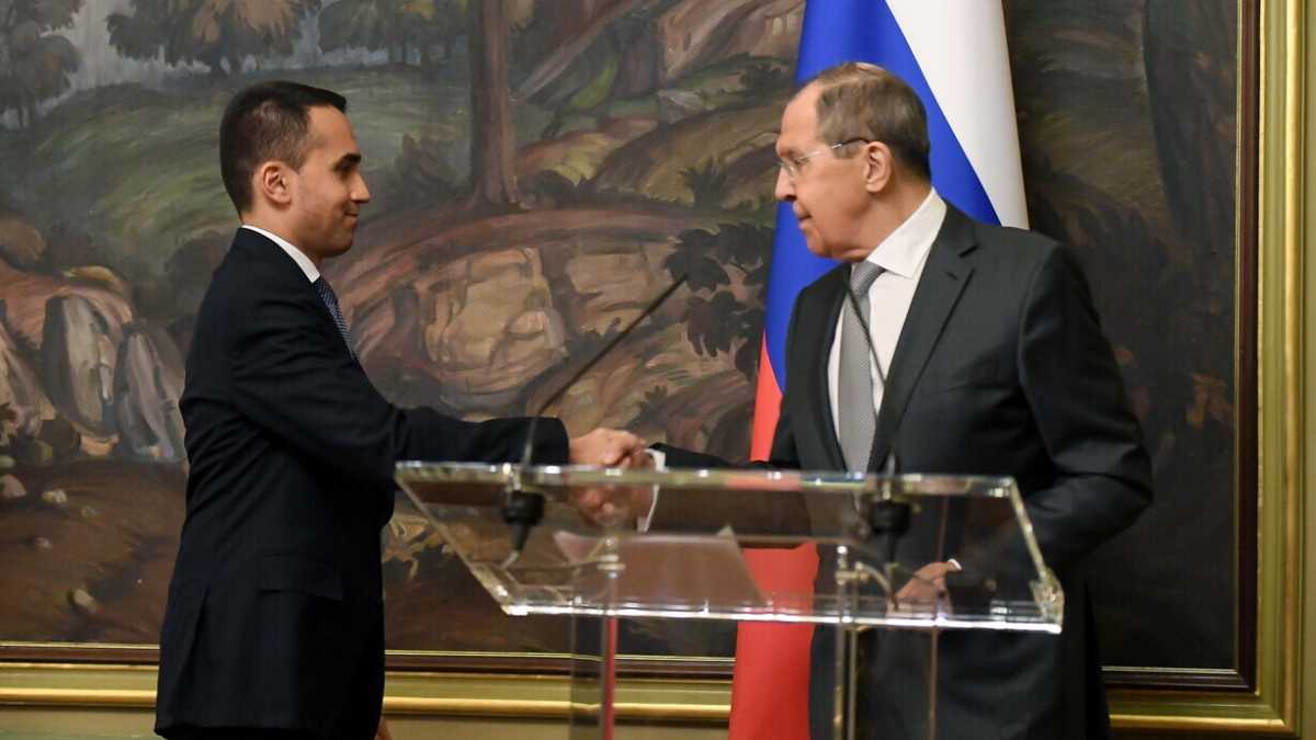Immagine di Di Maio vede Lavrov. "C'è disponibilità a trovare una soluzione diplomatica"