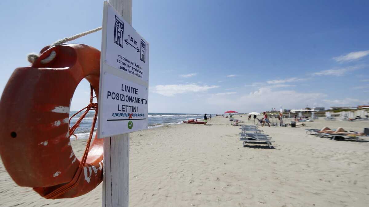 Immagine di Draghi liberalizza le spiagge. Salvini sfiducia i suoi ministri