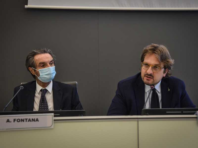 Il governatore della Regione Lombardia Attilio Fontana e l'assessore allo Sviluppo economico Guido Guidesi (Foto: Ansa/MatteoCorner)