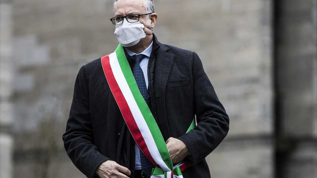 Immagine di Gualtieri porta in ritiro la giunta al Divino Amore. Dal riso venere alle polpettine al limone: ecco il menù