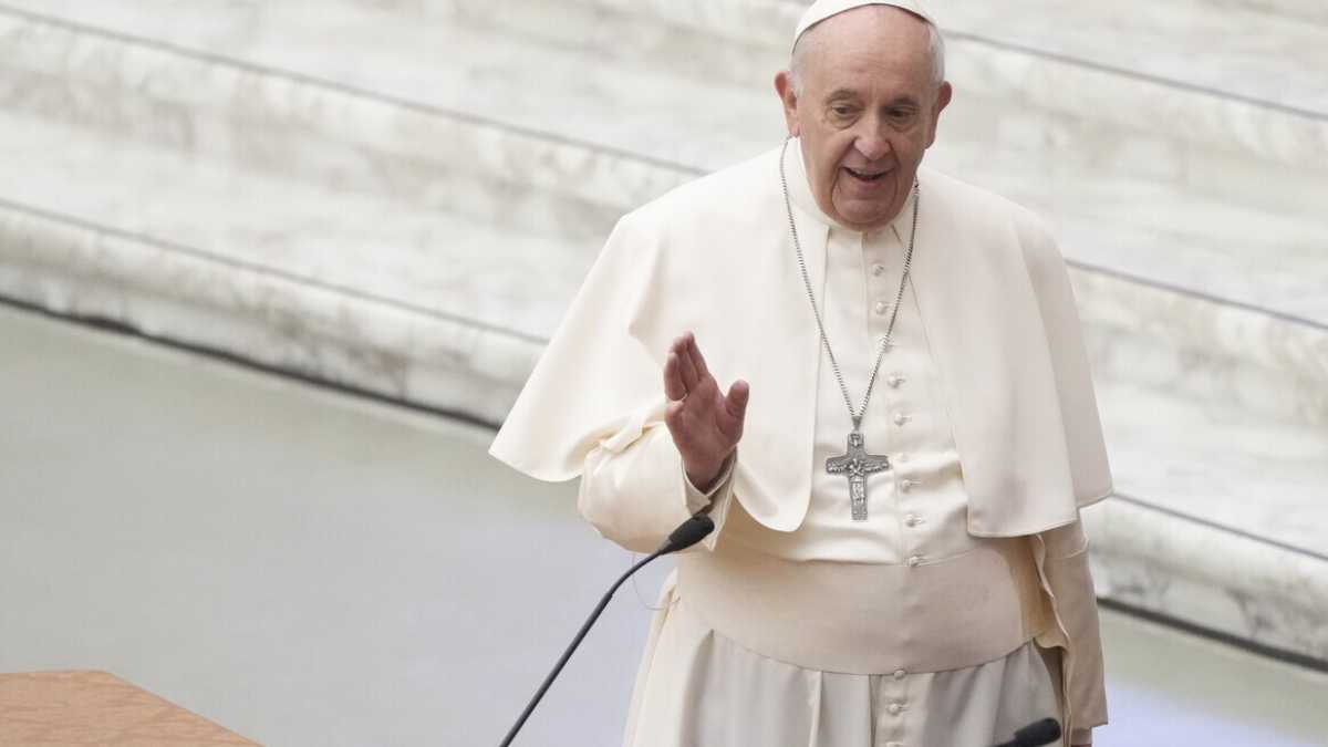 Immagine di Il Papa non si schiera sul celibato