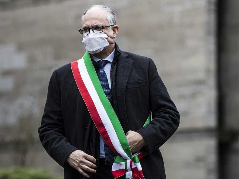 Gualtieri porta in ritiro la giunta al Divino Amore. Dal riso venere alle polpettine al limone: ecco il menù