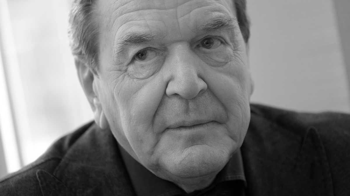 Immagine di Così l’ex cancelliere Schröder tiene in ostaggio il governo di Berlino