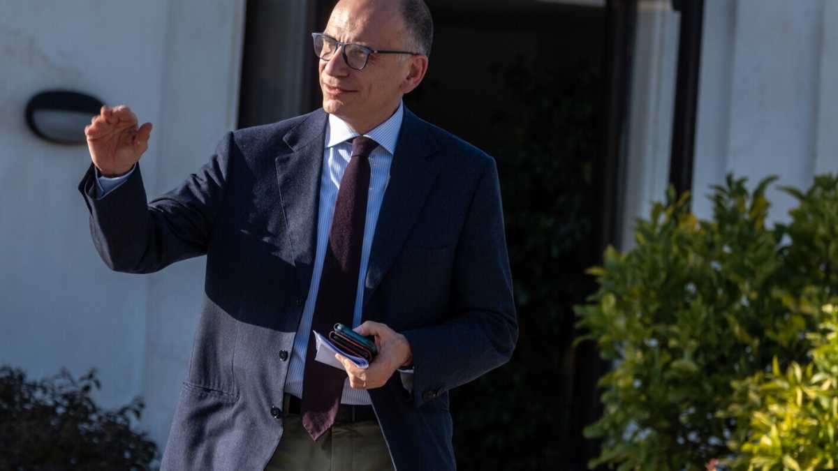 Immagine di Letta lascia intendere che nel 2023, a Palazzo Chigi, non può esserci Draghi