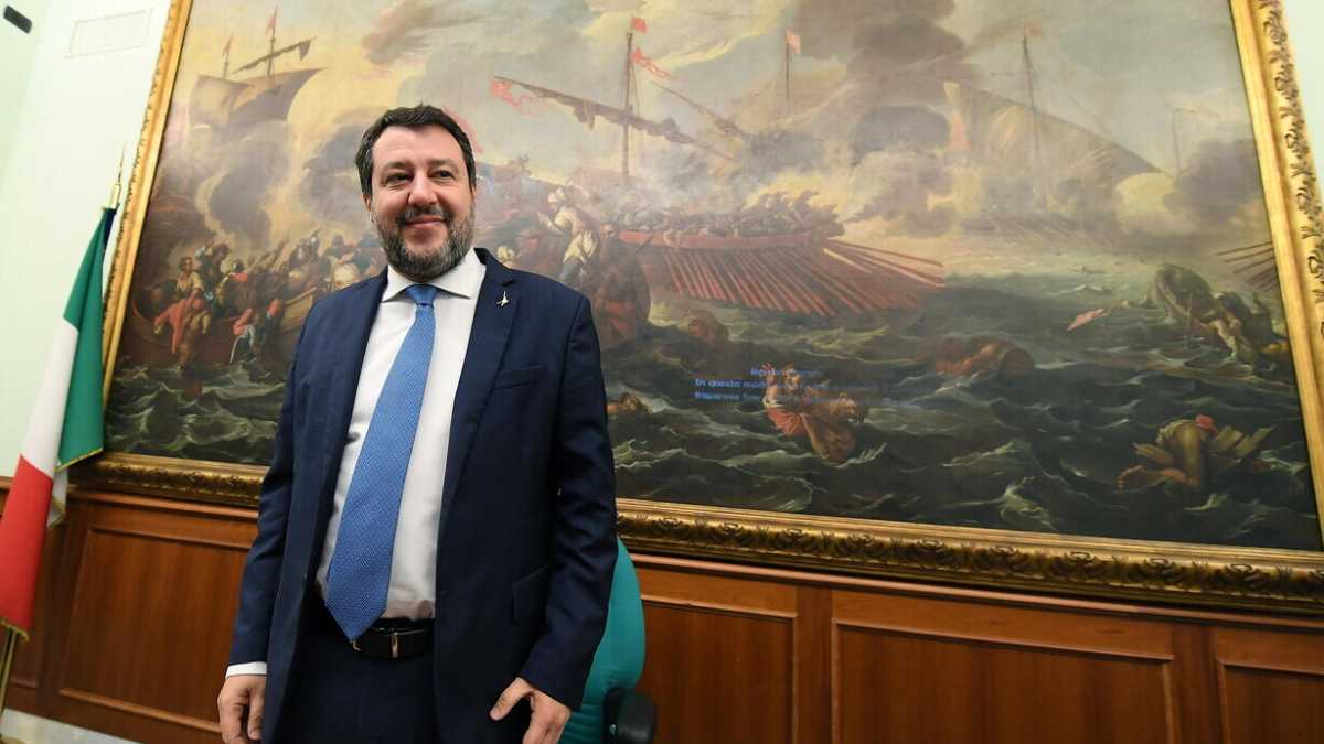 Immagine di Tutta l'ambiguità di Salvini sulla Russia spiegata dai suoi profili social