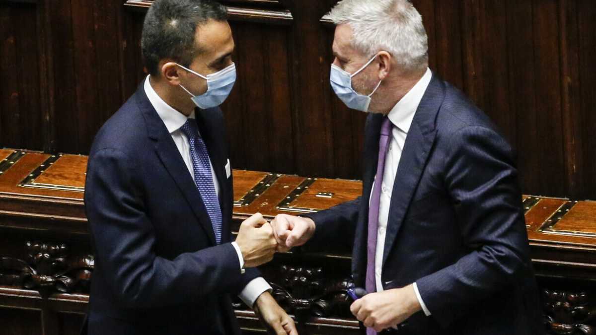 Immagine di Guerini e Di Maio, i due ministri al fronte