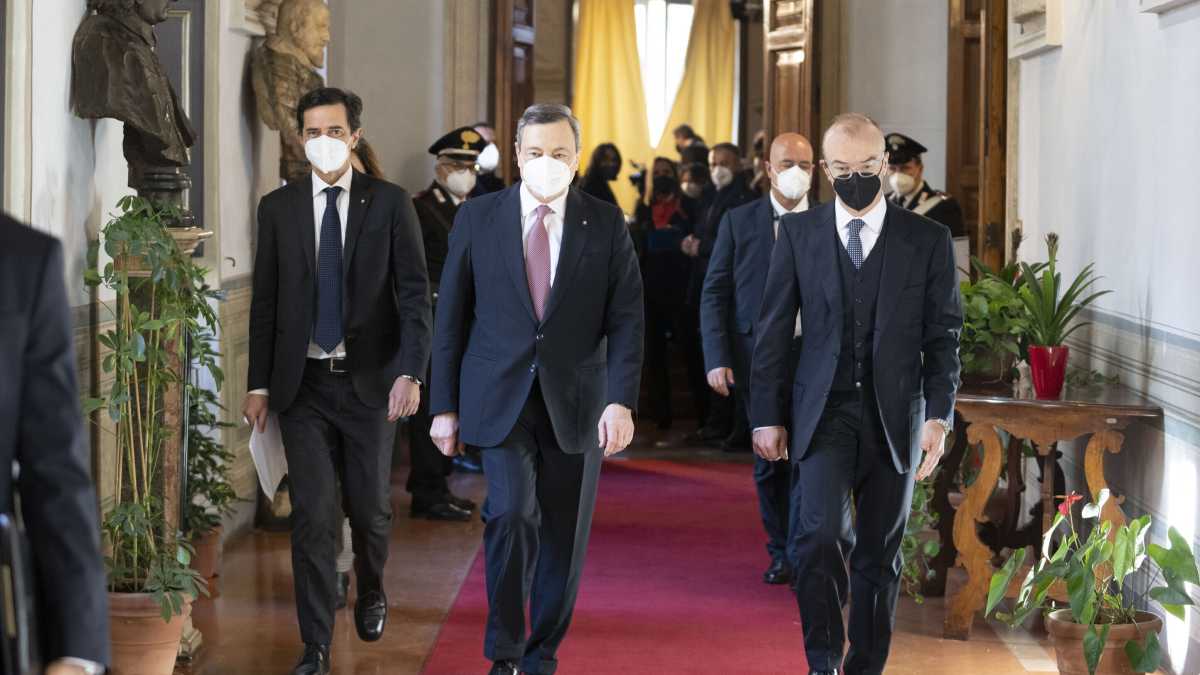 Immagine di Draghi spinge per le sanzioni alla Russia ma non rinuncia ancora al negoziato