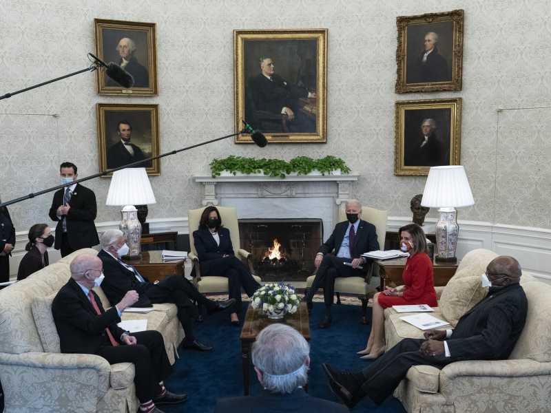 Biden incontra i Dem alla Casa Bianca (foto LaPresse) <br />