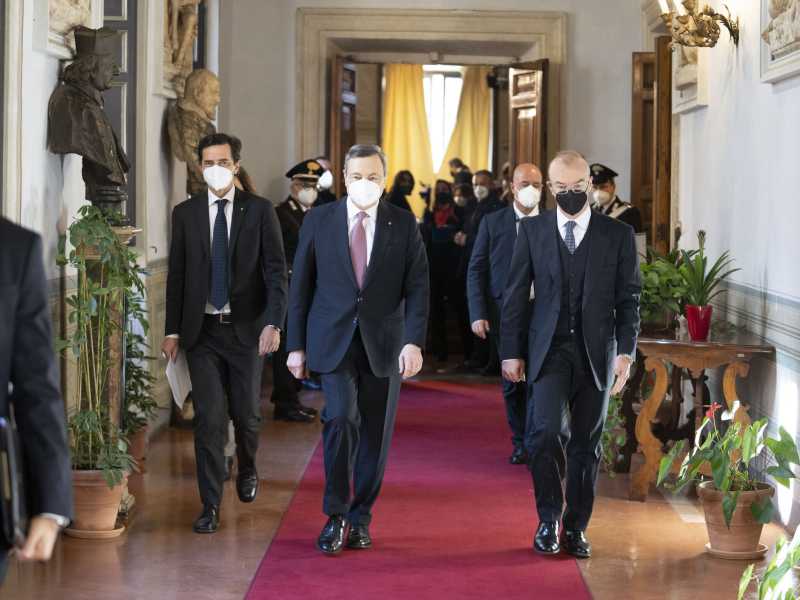 Draghi spinge per le sanzioni alla Russia ma non rinuncia ancora al negoziato