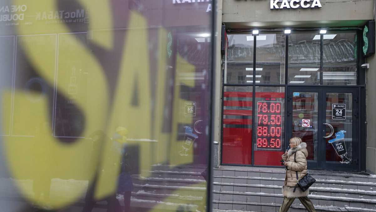 Immagine di Ucraina, Putin paga l'invasione con il crollo della Borsa di Mosca. Aumenti per gas, petrolio e grano