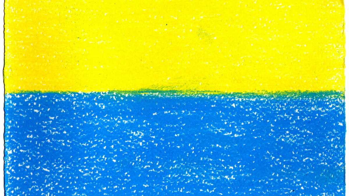 Immagine di Nel Foglio di venerdì, la bandiera dell'Ucraina dell'artista Luca Vitone, in versione rovesciata
